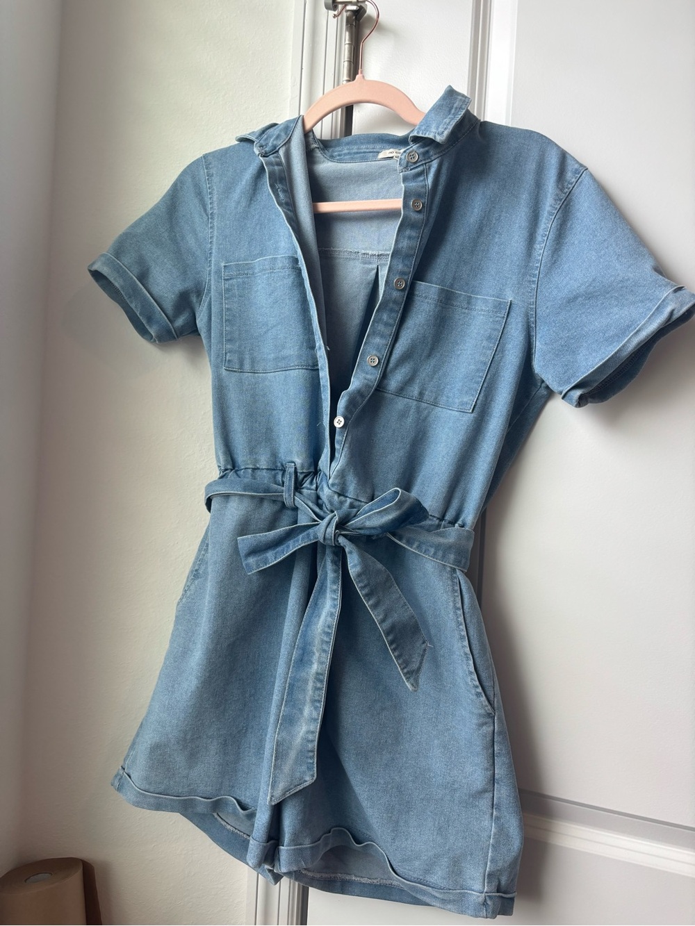 Casual Light Blue Denim Short-Sleeve Romper with Tie Waist